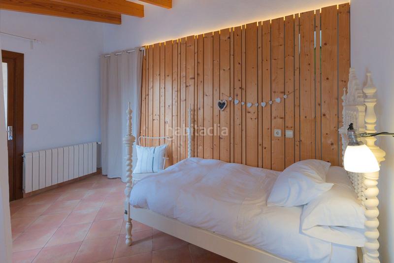 Foto f31fb632-8e0b-44be-a70b-bca2372e0c8f. Reihenhaus mit kamin heizung in Petra