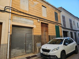 Casa  Carrer de carlos gómez mestre 17. Jesús