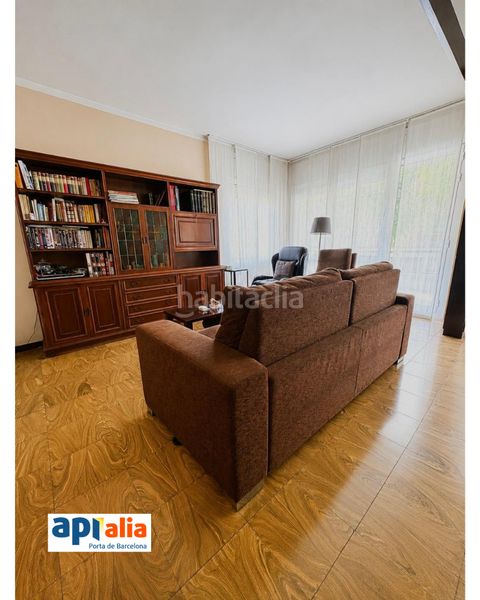 Foto f8ff8a8a-be51-468d-92cb-59ed054b9b8e. Pis amb calefacció aparcament a Roses-Castellbell Sant Feliu de Llobregat