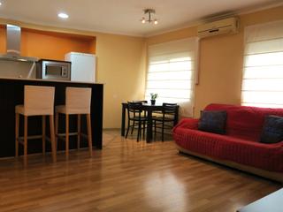 Pis  Carrer de la renclusa. Cerca de todos los servicios