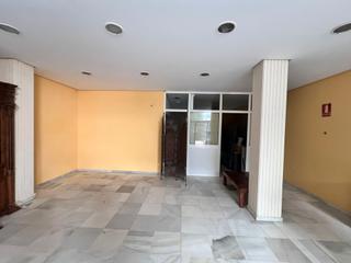 Lloguer Local Comercial a Centro-Calzada-Cabo Noval. Alquiler local