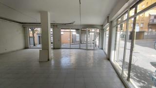 Location Local commercial à Olesa de Montserrat. Local comercial en venta ó alquiler cerca mercadona 73 m2