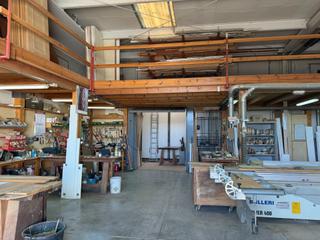 Nau industrial a Sant Esteve Sesrovires. Se vende nave industrial con negocio de carpinteria en pleno fun