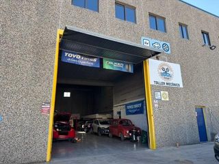 Bâtiment à usage industriel à Hostalets de Pierola (Els). Nave industrial en venta  con taller mecanico en pleno funcionam
