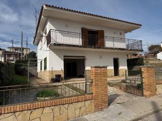 Haus in Castellbisbal. Gran casa en venta en can costa con parcela de 750 m2