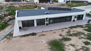 Chalet à Sant Esteve Sesrovires. Impresionante casa nueva a estrenar en urbanización masia bach