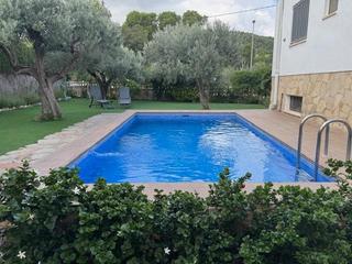 Casa a Can Vinyals. Gran casa en venta en urbanización can vinyals