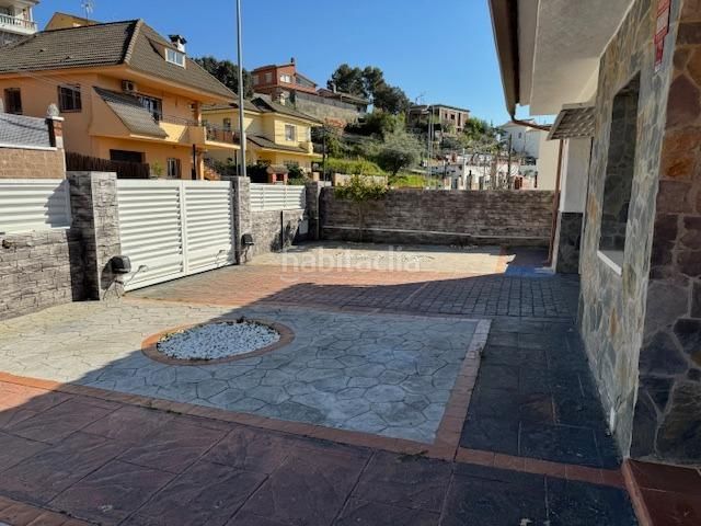Foto 423604a6-c5e3-4964-ba30-dba3834db05e. Maison avec chauffage parking piscine dans Abrera