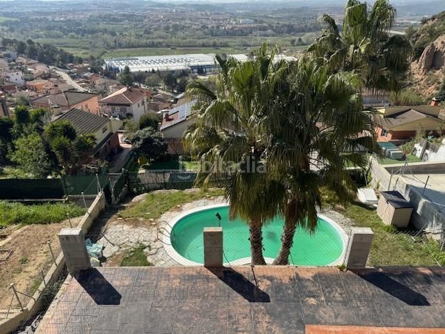 Foto d10e6ab1-5a20-4cab-8fd8-2acf104a8d43. Maison avec chauffage parking piscine dans Abrera