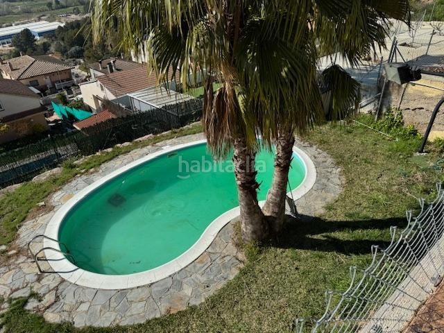 Foto f973887e-9b7e-4420-8f28-e0d51444af79. Maison avec chauffage parking piscine dans Abrera