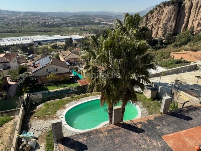 Foto f9c9a656-e8e7-4ed2-b0ac-4852b39e6b3a. Maison avec chauffage parking piscine dans Abrera