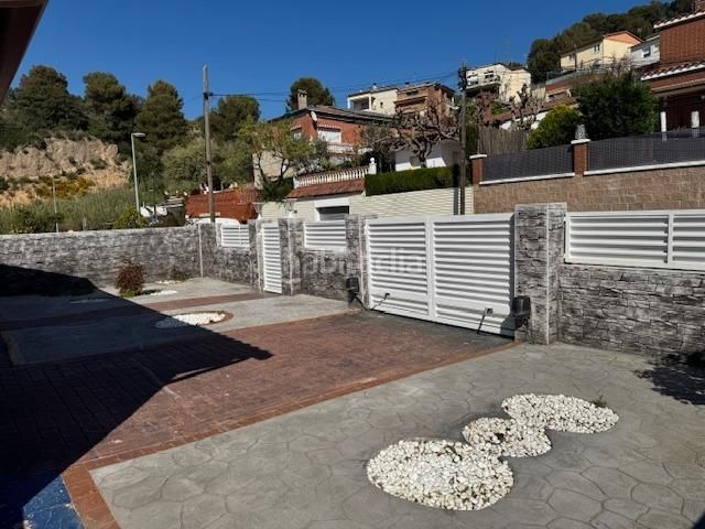 Foto fdaf05d0-900b-4fb9-8b0b-abff0ef8d6e6. Maison avec chauffage parking piscine dans Abrera