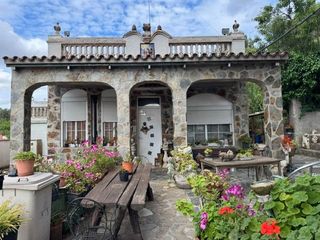 Chalet in Castellbisbal. Casa con encanto con amplia parcela de mas de 3.000 m2