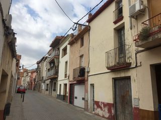 Masía en Nucli Urbà. Casa para reformar centro pueblo