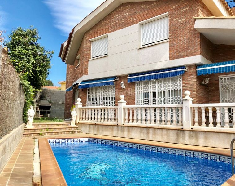 Foto f8ce2951-02e1-475a-9084-0e1344567358. Casa amb calefacció aparcament piscina a Martorell