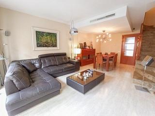 Casa a Hostalets de Pierola (Els). Acogedora casa adosada en venta en hostalets de pierola