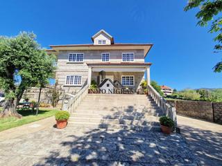 Casa  Camiño as regueiras. Chalet de piedra en nigrán