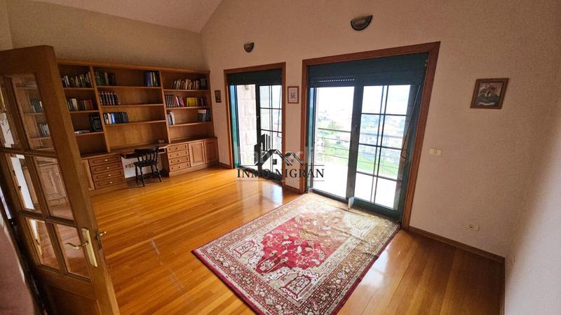 Foto 64f4816c-b6c5-46e1-8cf2-0c0795fda5d1. Haus mit heizung parking in Moaña