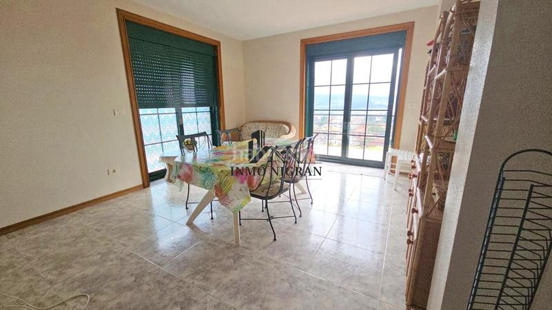 Foto df49d2fd-117e-4617-9d77-e3c56bdf1f79. Haus mit heizung parking in Moaña