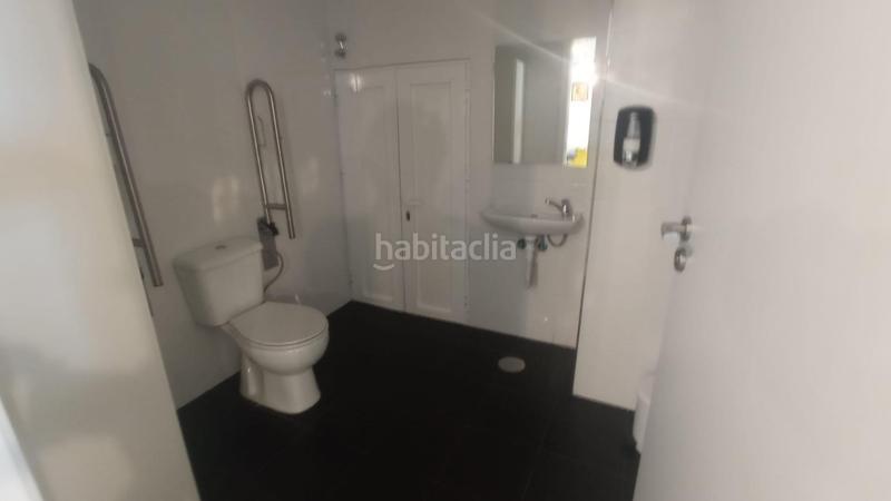 Foto 1fde60bf-1f2b-4a02-88f8-214a5b0910b3. Location local commercial dans Playamar - Benyamina Torremolinos