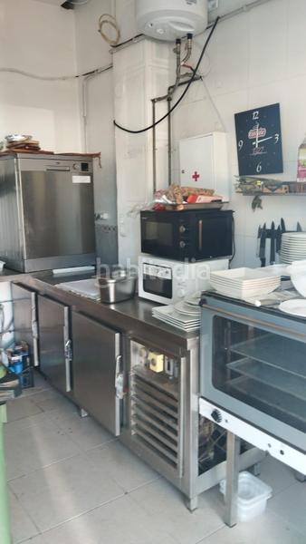 Foto 1a2c8615-3b43-44f9-b51a-094f18599d0a. Alquiler local comercial traspasa pinzería restaurante primera línea playa paseo marítimo en Torre del Mar