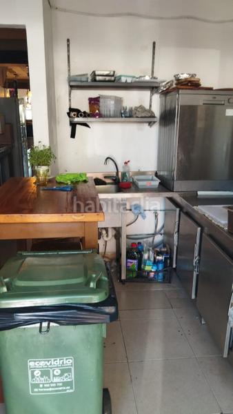 Foto 27b4464b-6139-4b85-82f5-fca40eda787e. Alquiler local comercial traspasa pinzería restaurante primera línea playa paseo marítimo en Torre del Mar