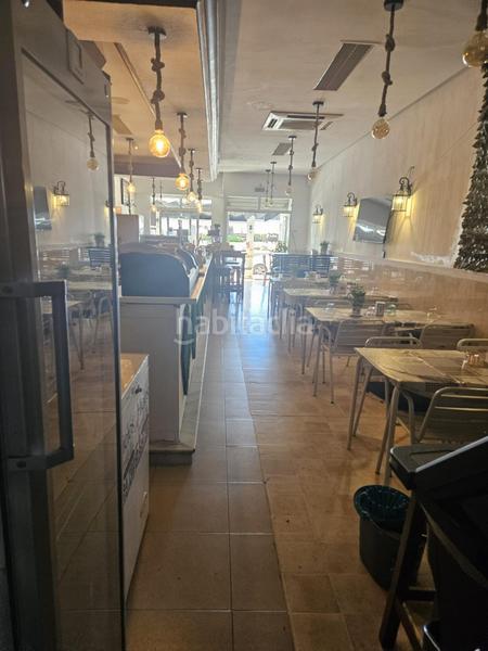 Foto 87676ed0-7a89-42b4-b905-2423372ac95c. Alquiler local comercial traspasa pinzería restaurante primera línea playa paseo marítimo en Torre del Mar