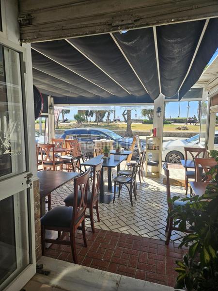 Foto deecccd5-ef8e-42fa-9cdb-d27b212387df. Alquiler local comercial traspasa pinzería restaurante primera línea playa paseo marítimo en Torre del Mar