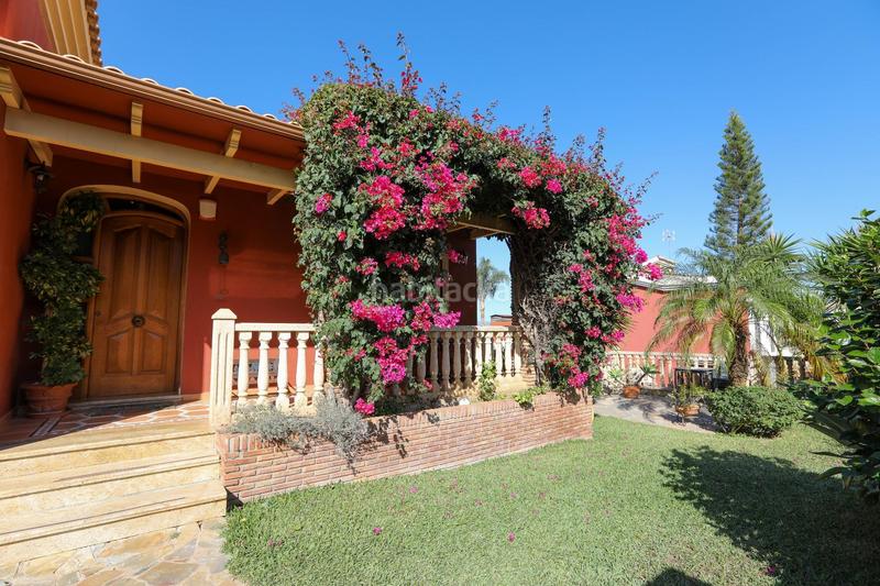 Foto 8a25477d-3701-4b0c-a0ac-86ac733602f2. Chalet con parcheggio piscina in Capellanía - Retamar Alhaurín de la Torre