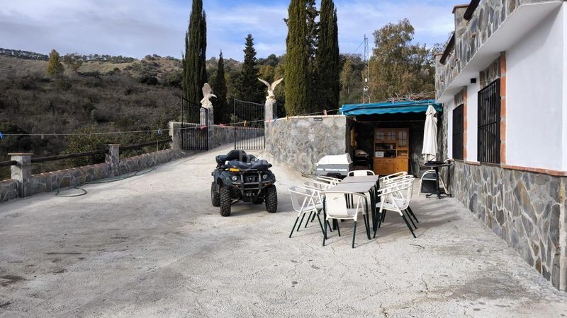 Foto 6041d7ff-200e-47a2-8741-b7be5c614994. Chalet hermosa casa nueva con vistas increíbles en parque natural colmenar en Málaga