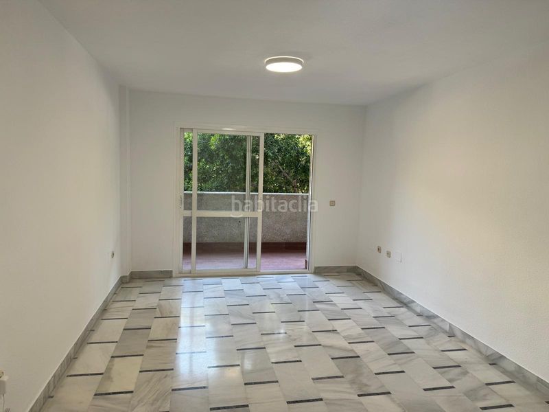 Foto 5e8ddae5-0f5f-41b7-8ec4-67990e6bbe27. Apartament amb aparcament piscina a Puerta Blanca Málaga