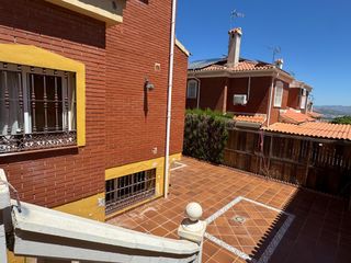 Casa aparellada a Manantiales - Lagar - Cortijo. Oportunidad !! pareado en inmejorable zona de alhaurin de la tor
