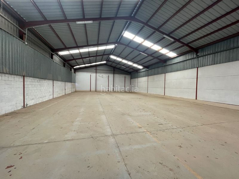 Foto 179eee77-10bf-4bef-a4ca-5e13325b1551. Rent industrial building in Almendralejo