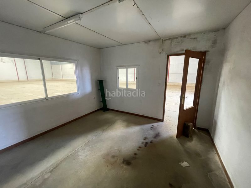 Foto 51f2c18b-11a7-42c3-b1e5-90311fca673b. Rent industrial building in Almendralejo