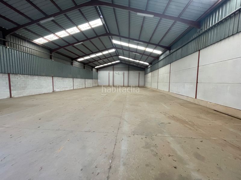 Foto ab30a3dc-a26a-44a4-9e74-ed84864a3ce5. Rent industrial building in Almendralejo