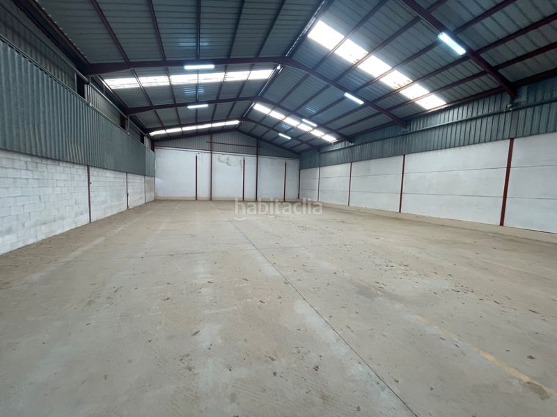 Foto d76cf001-36a7-4c12-a013-833cfa9c42c2. Rent industrial building in Almendralejo