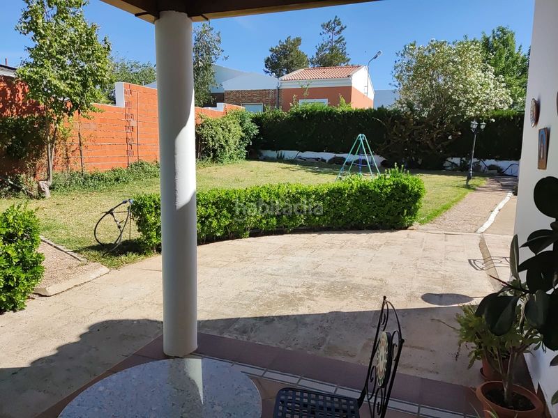 Foto c785d528-5c69-4b8d-88cd-376bb914649d. Chalet in Almendralejo