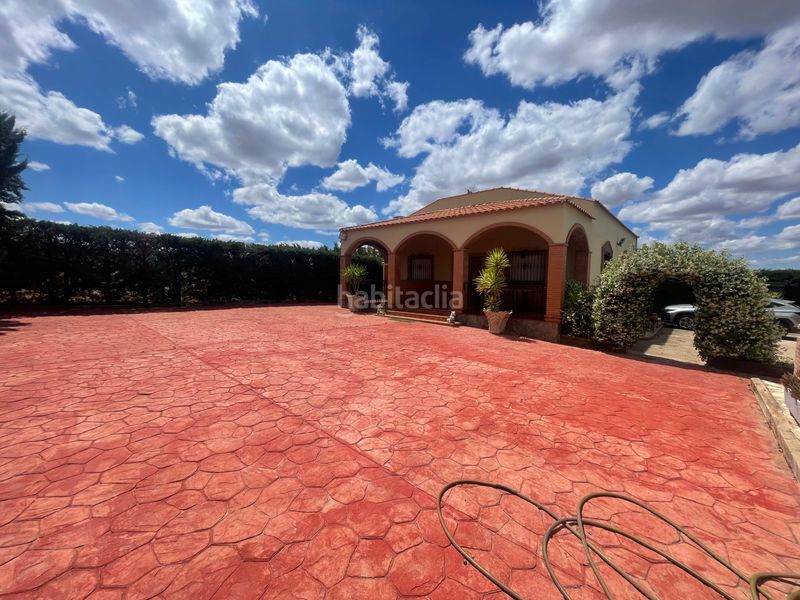 Foto f645f6b9-f180-422c-9a4f-f03f9ded52b2. Chalet en Almendralejo