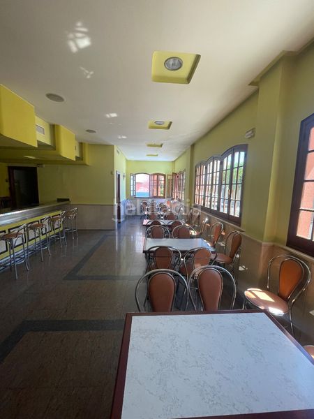 Foto bc05c279-9d56-44d2-aac5-3f0143a1aa12. Local comercial a Almendralejo
