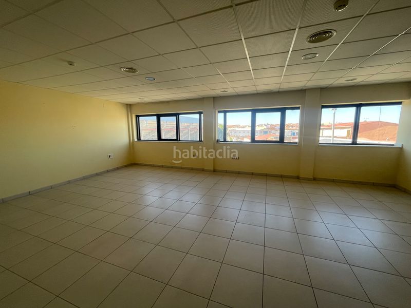 Foto efdad083-9cf6-4bf4-9dda-f6c562714346. Local comercial a Almendralejo