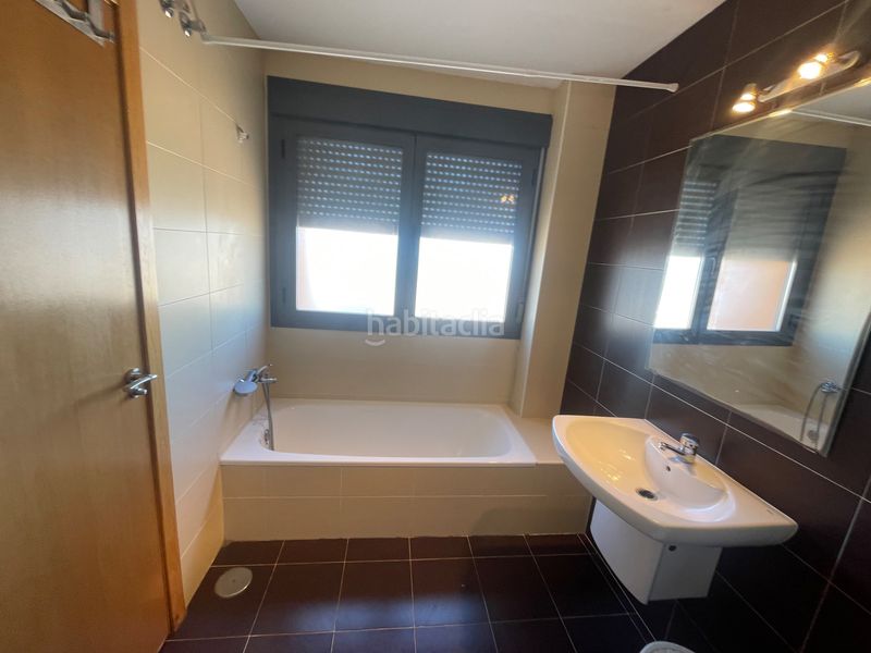 Foto 4aa3d339-74af-4e3c-b9ce-4ac86fd8abf5. Casa adossada amb aparcament a Almendralejo