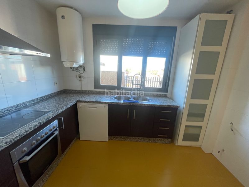 Foto b59e1583-ff40-468e-a6f9-c177c5886486. Casa adossada amb aparcament a Almendralejo