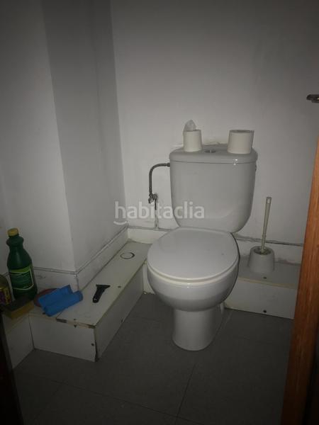 Foto b24fca12-4df0-4e49-a9e7-2d89921021a6. Local comercial bajo acondicionado esteiro - Centro , escaparate en Ferrol
