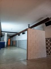 Local Comercial en Centro. Bajo centro , posibilidad de convertir a vivienda
