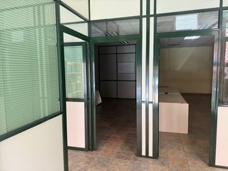 Local Comercial en Plaza de Espa�a. Proximo plaza espa�a local con posibilidad convertir vivienda