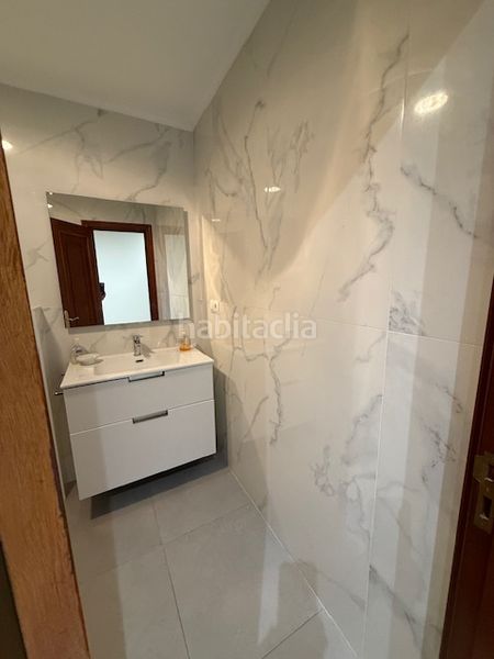 Foto 20d93c98-78b9-4d92-a999-d15cb09f51b6. Rent flat with heating in Centro Ferrol