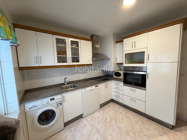 Foto dbd41d4b-7815-4269-bbe7-2e6279444705. Rent flat with heating in Centro Ferrol