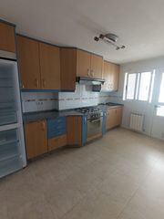 Lloguer Pis a Alto del Castaño. Alquiler sin muebles , cocina equipada, garaje, ascensor