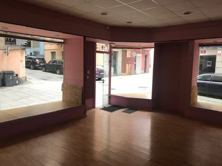 Local Comercial a Centro. Bajo muy centrico esquina , esacaparate y aseo
