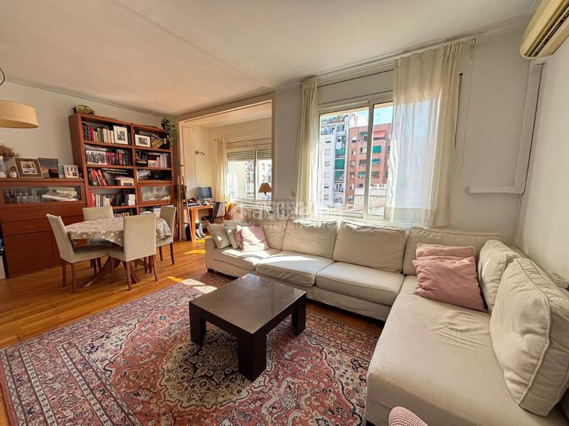 Foto 3d62cc13-97d9-48e4-b8f5-9a83f6470c1e. Piso  en venta en Sagrada Família Barcelona